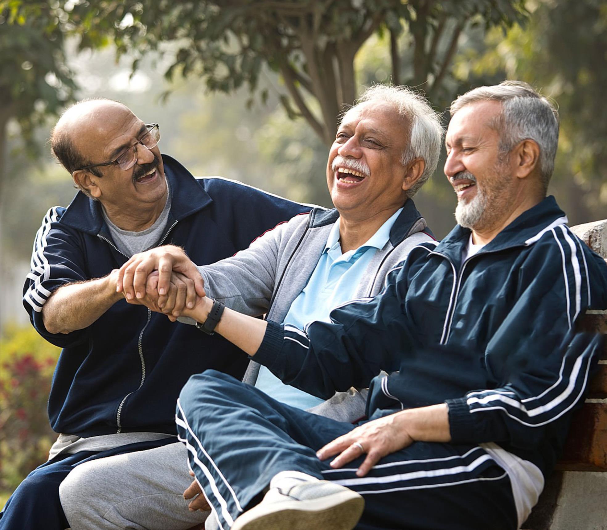 سالمندان برای بهبود سلامت خود، بیشتر معاشرت کنند